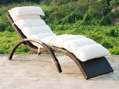 S Shaped PE Rattan Chaise Lounge For Swimming Pool