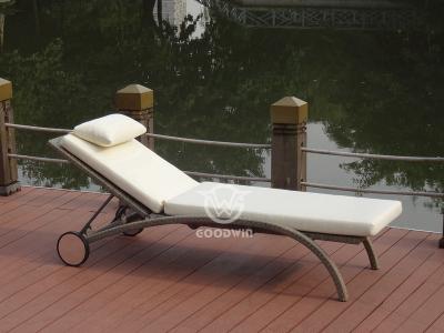 Metal Frame Wicker Rattan Sun Lounger