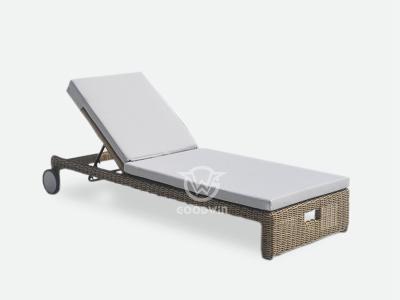 Aluminum Frame Weave PE Rattan Sun Lounger With Wheels